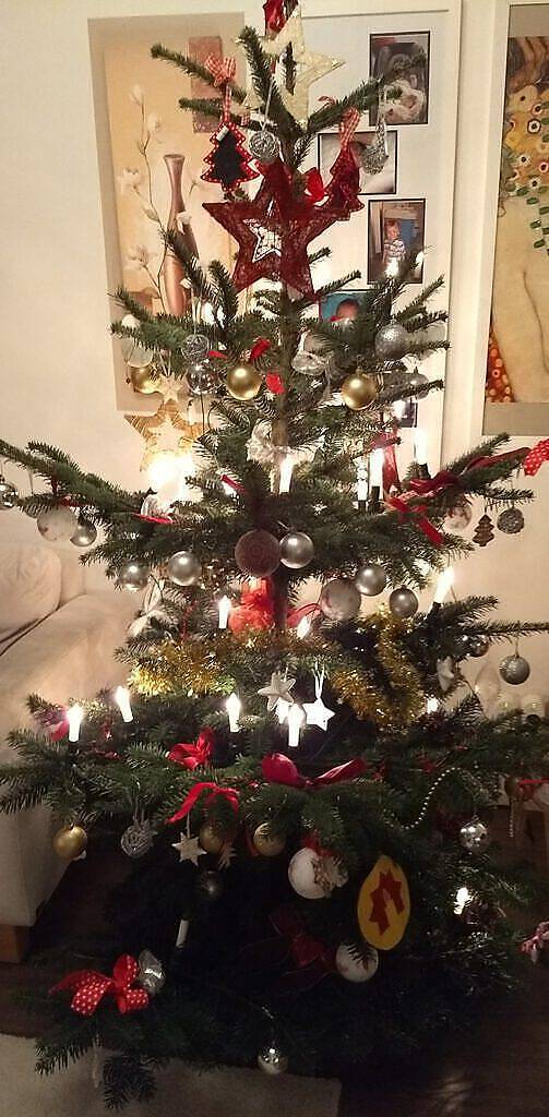 Grinch meets Hulk: Baumschmücken